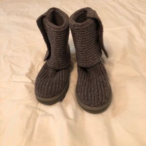 Gray knit ugg- wonderful condition.